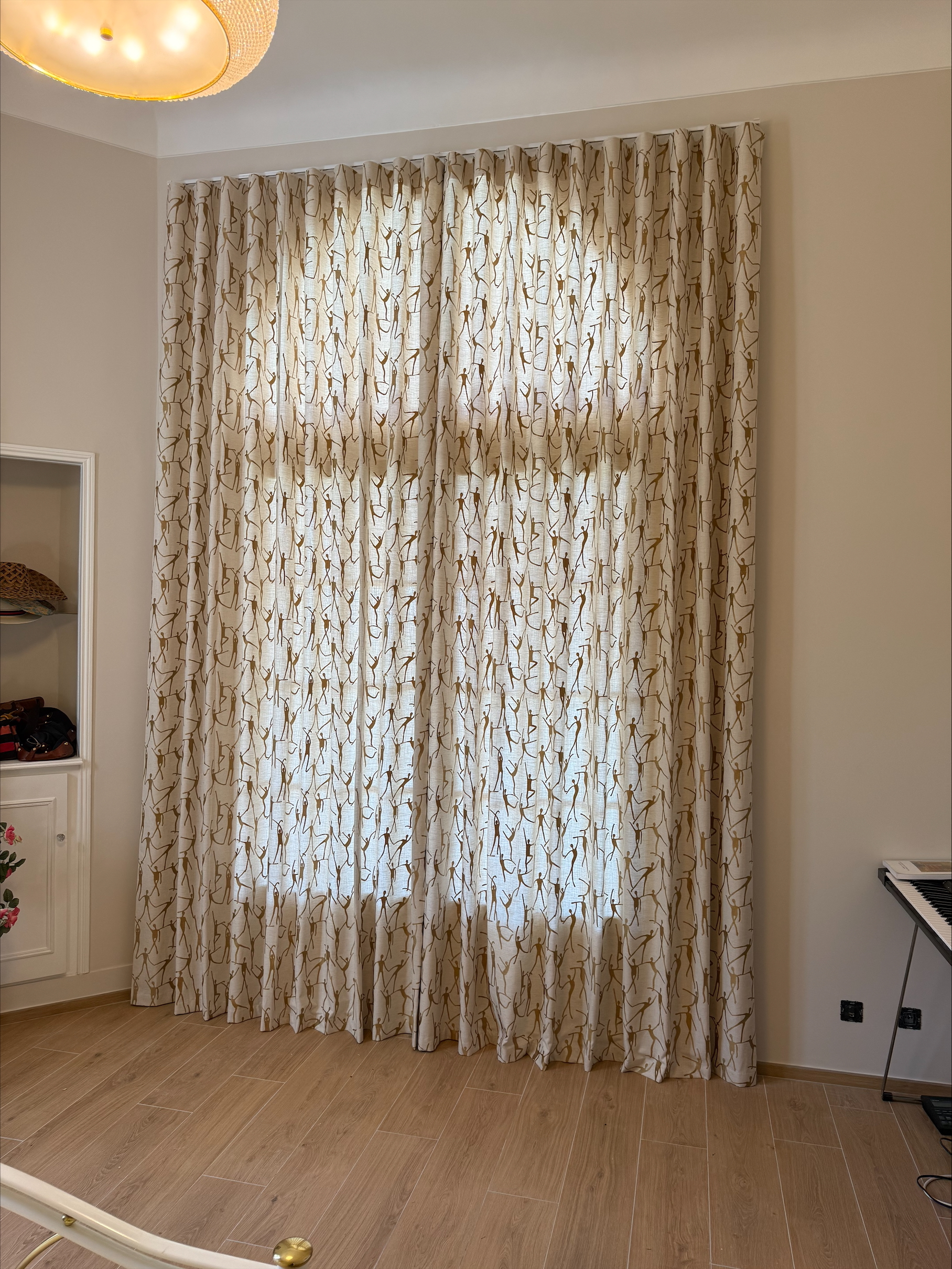 Confection de rideaux occultants dans une chambre à Nice